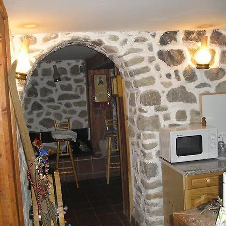 Konukevi Lirik 3*